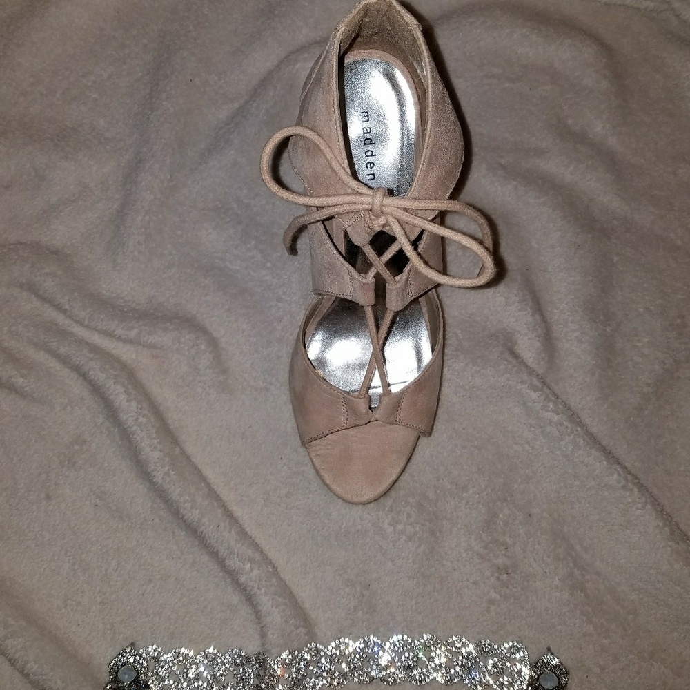 *SOLD* Nude lace up heels - Picture 2 of 6